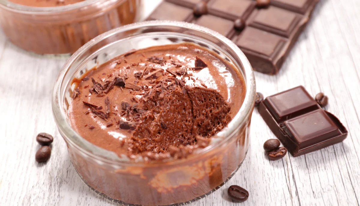 🍫 Cette mousse au chocolat est sublime grâce à cet ingrédient secret : la recette irrésistible à tester absolument