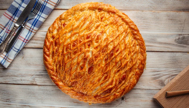 🧂 Pithiviers salé au poulet et aux champignons : une tourte feuilletée gourmande et facile