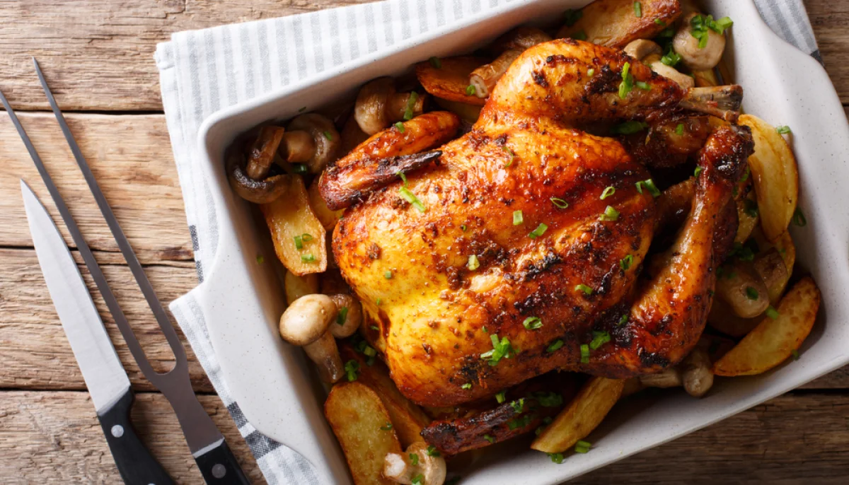 🍗 Ce poulet rôti croustillant fait un carton sur les réseaux : découvrez la marinade qui change tout