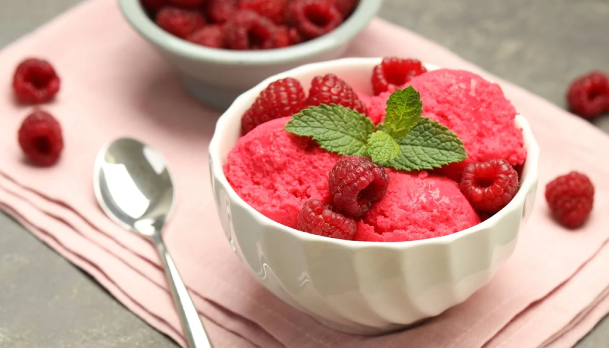 Sorbet maison à la framboise sans sorbetière