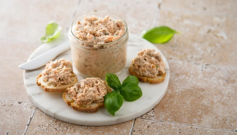 Tartines de rillettes de maquereau fumé