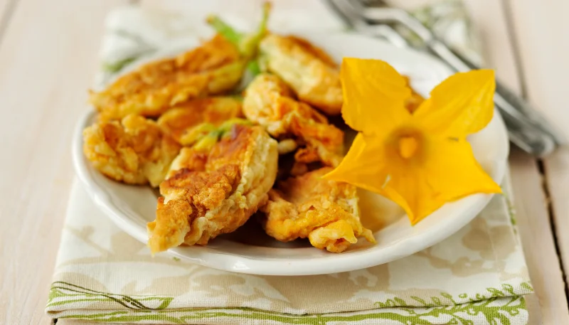 🌼 Beignets niçois aux fleurs de courgette : une spécialité croustillante de Nice