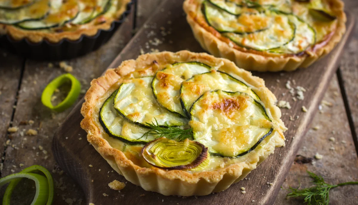 Mini tartelettes au courgette, chèvre et miel