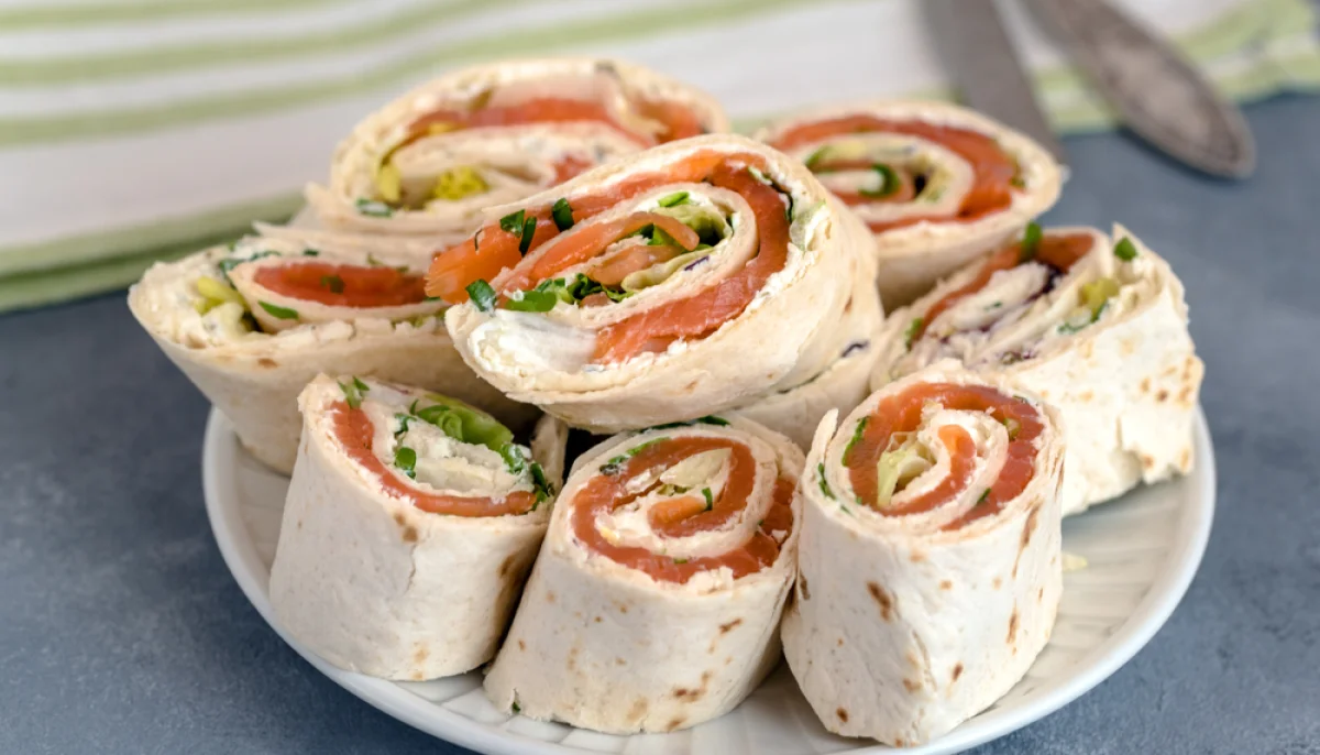 Mini-wraps au saumon fumé et fromage frais