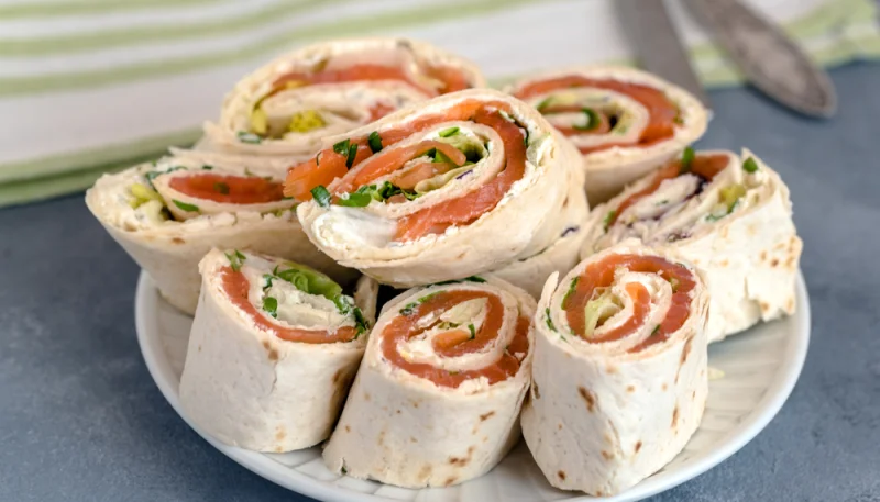 Mini-wraps au saumon fumé et fromage frais