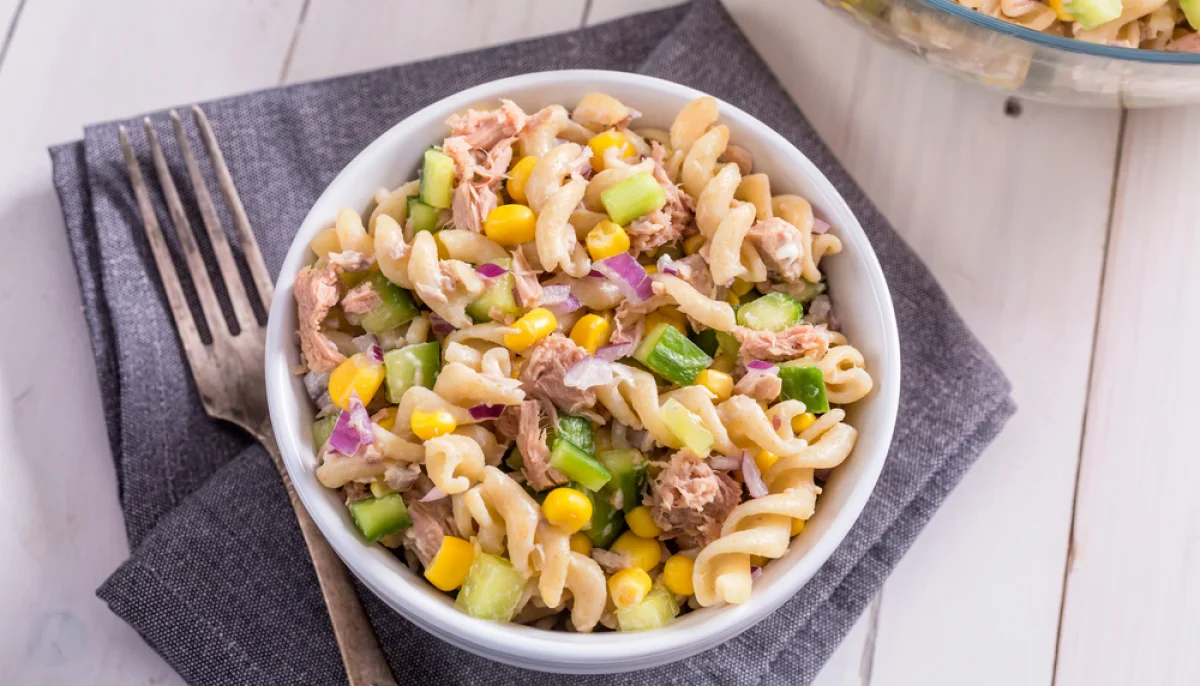 Pâtes froides au thon et maïs