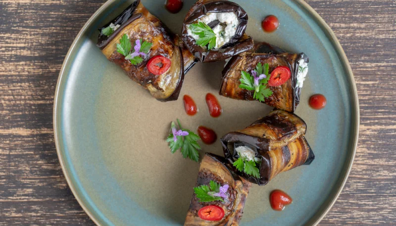 Roulés d’aubergine grillée au chèvre