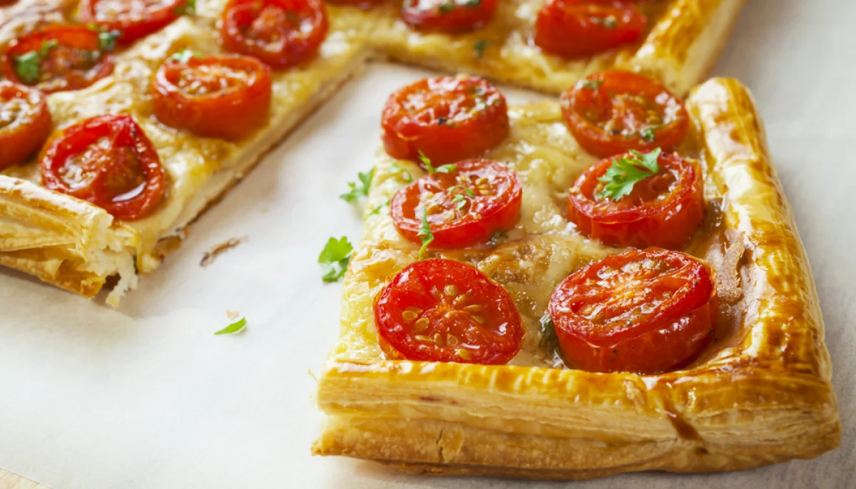 Tarte fine aux tomates cerise et mozzarella