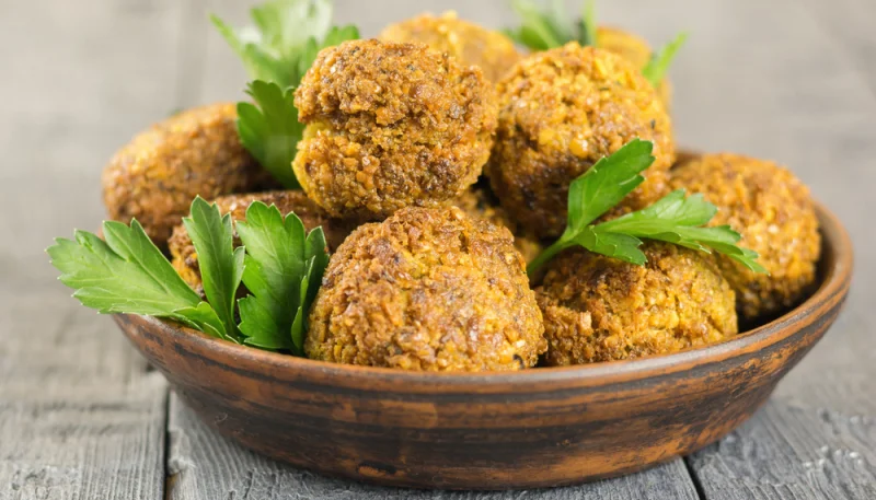 Boulettes de falafels froids et sauce tahini