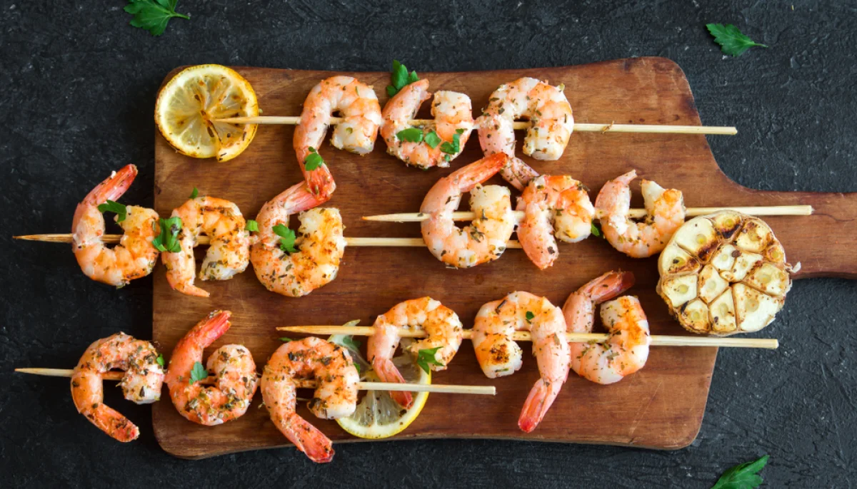 Brochettes de crevettes à l’ail