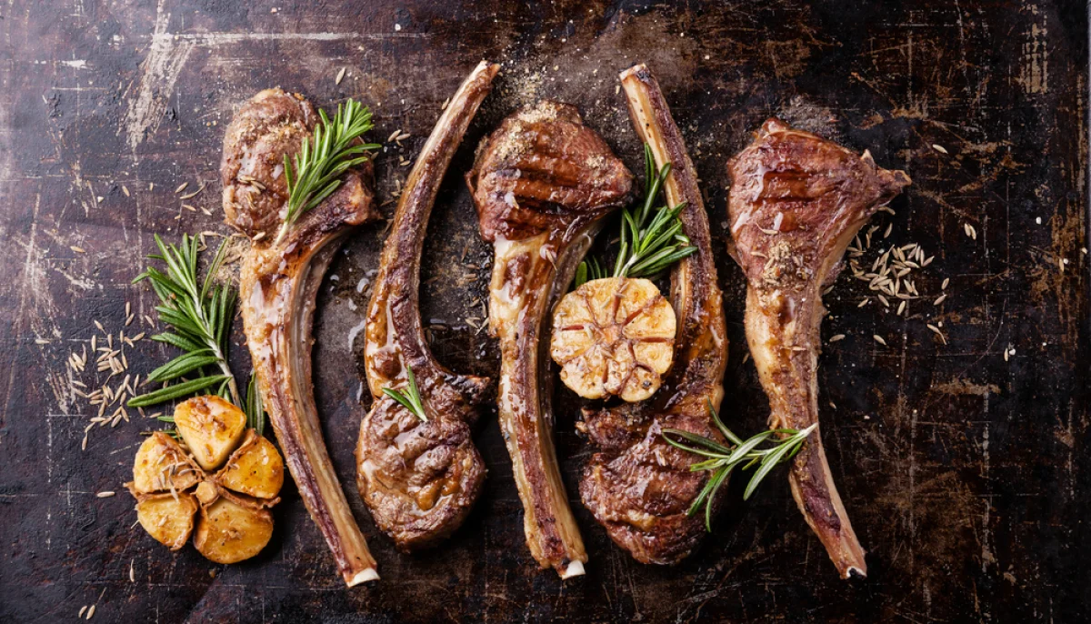 Côtelettes d’agneau au romarin