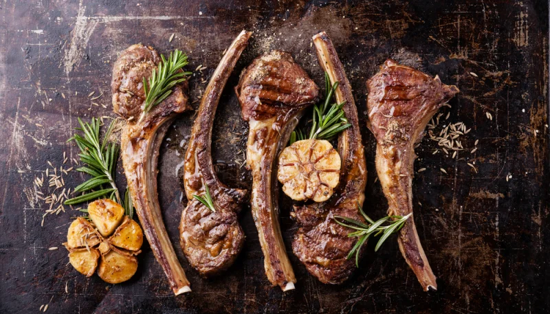 Côtelettes d’agneau au romarin