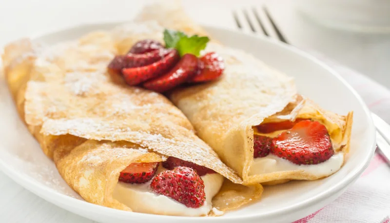 Crêpes roulées aux fraises et mascarpone