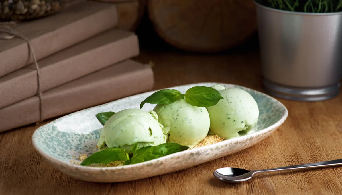 Glace maison vanille-basilic