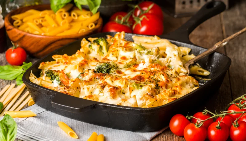 Gratin de pâtes aux tomates et mozzarella