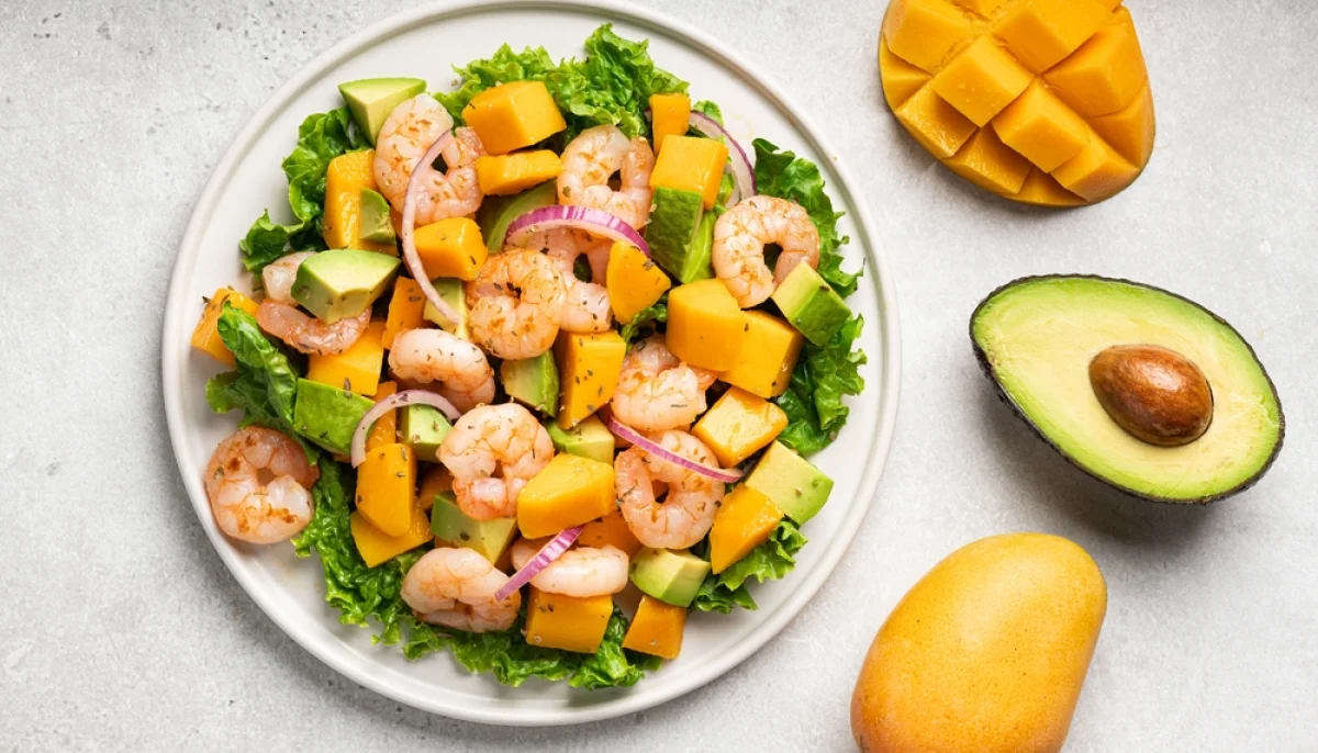 Salade d’avocat, crevettes et mangue