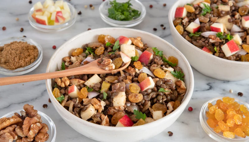 Salade tiède de lentilles, pommes et noix