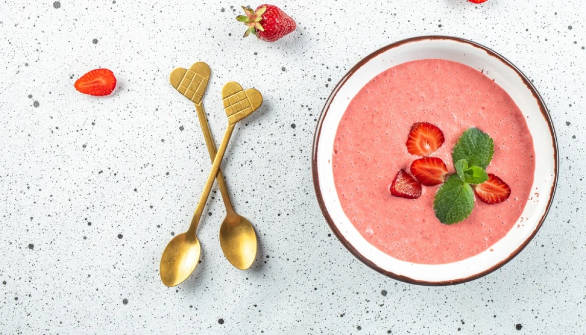 Soupe froide de fraises à la menthe