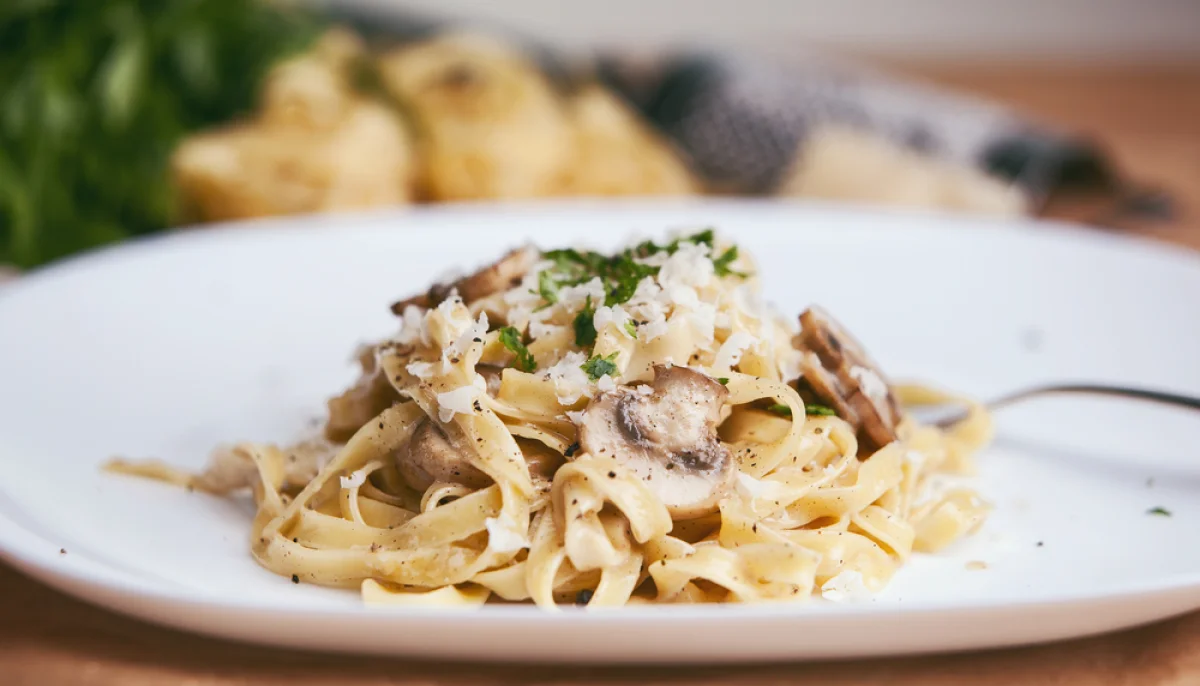 Tagliatelles à la crème de champignons et persil