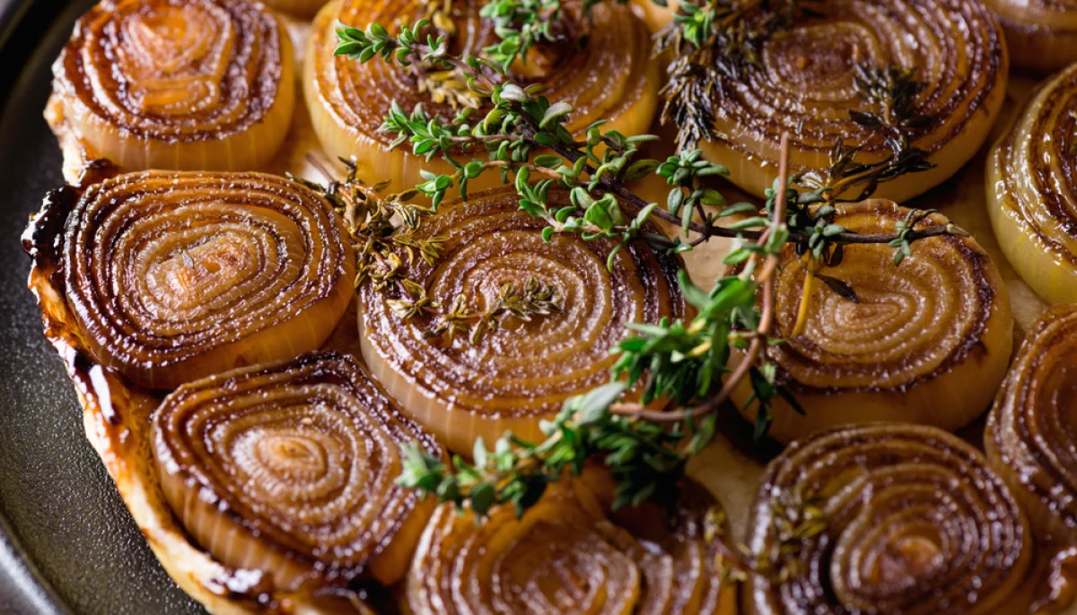 đ„§ Tatin salĂ©e aux oignons caramĂ©lisĂ©s et chĂšvre