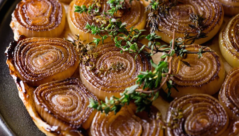 🥧 Tatin salée aux oignons caramélisés et chèvre