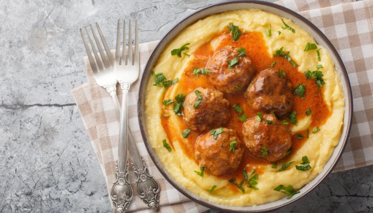 Boulettes de bœuf sauce tomate et polenta crémeuse