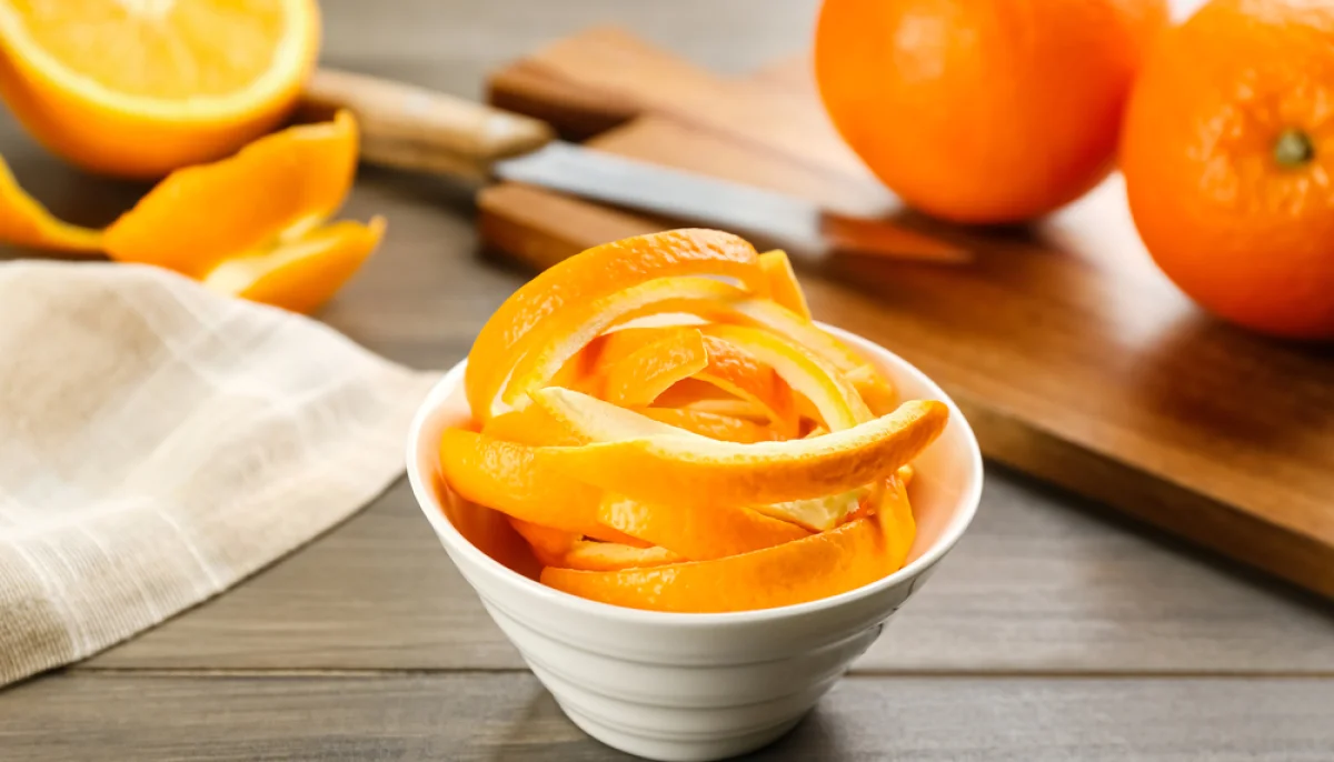 Cuisine zéro déchet : 5 épluchures que vous jetez et qui se mangent délicieusement