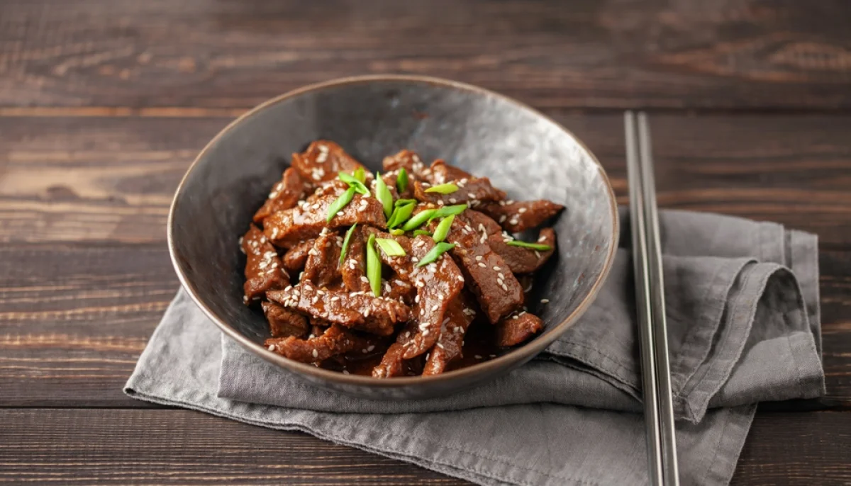 Emincé de bœuf aux oignons et sauce soja