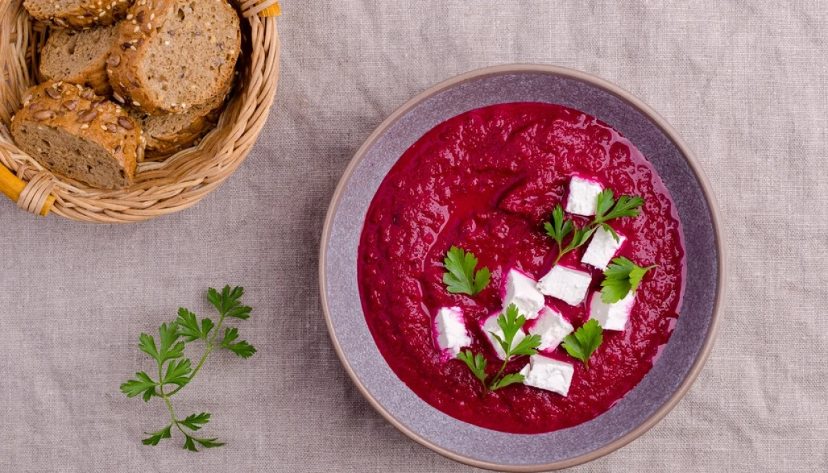 Gaspacho d’automne à la betterave et chèvre frais