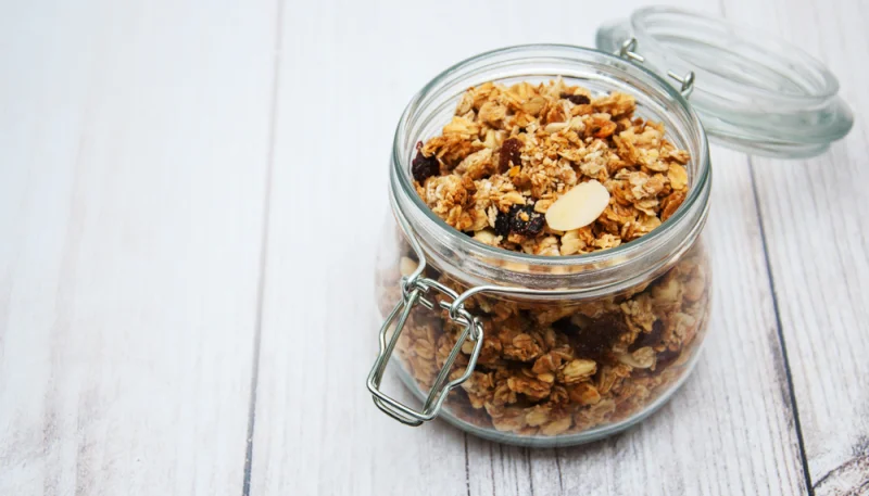 🥣 Granola maison : recette facile, version IG bas et astuces pour un petit-déjeuner sain