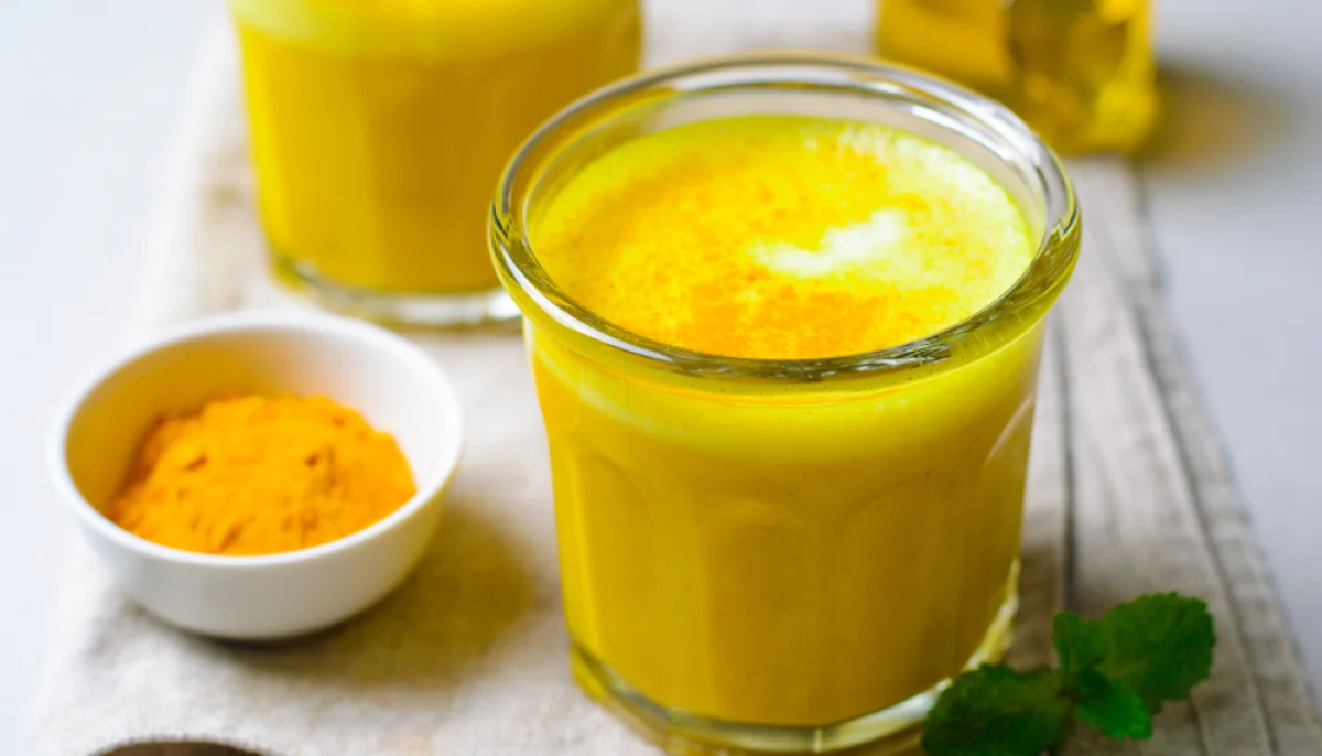 Lait d’or au curcuma et lait végétal
