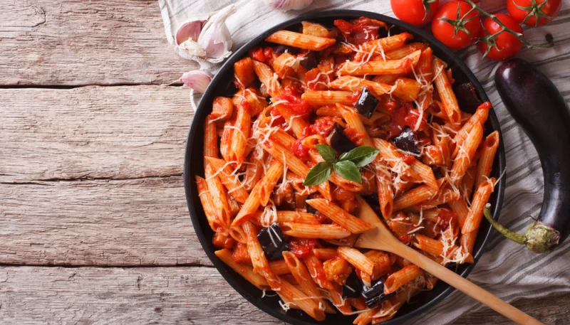 Pâtes aux aubergines et tomates rôties