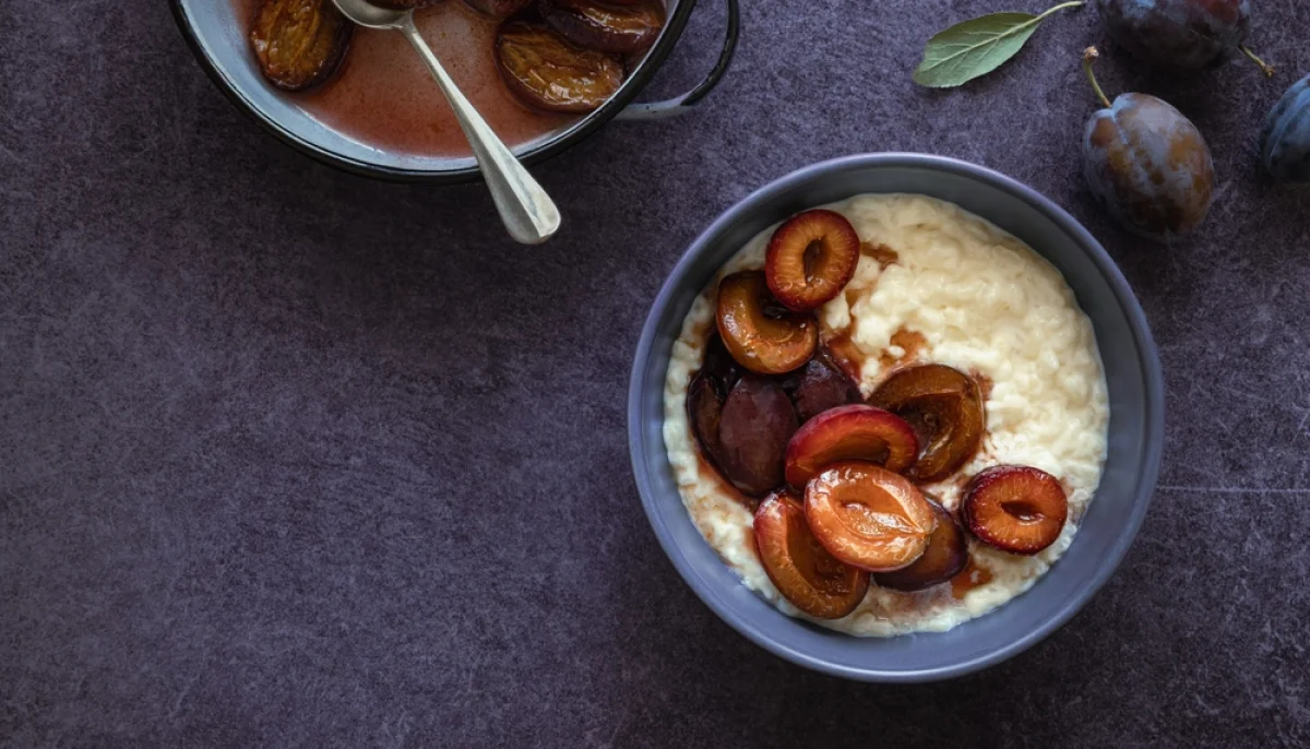 Riz au lait à la cannelle et pruneaux