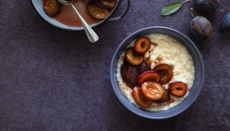 Riz au lait à la cannelle et pruneaux