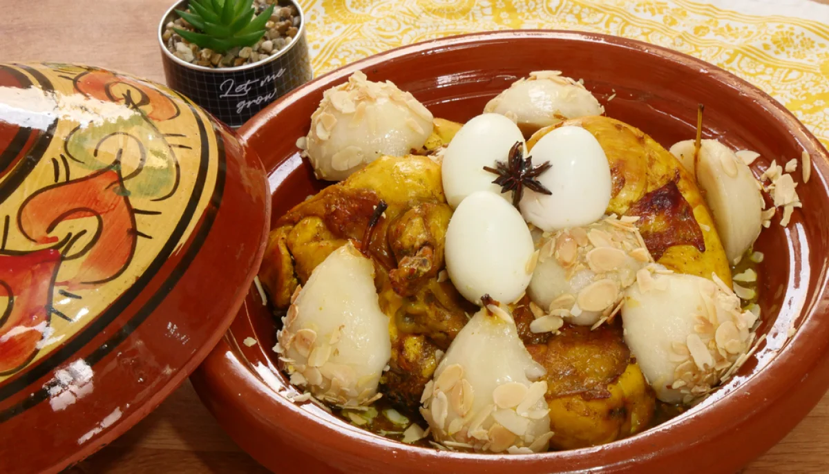 Tajine de poulet aux poires et amandes