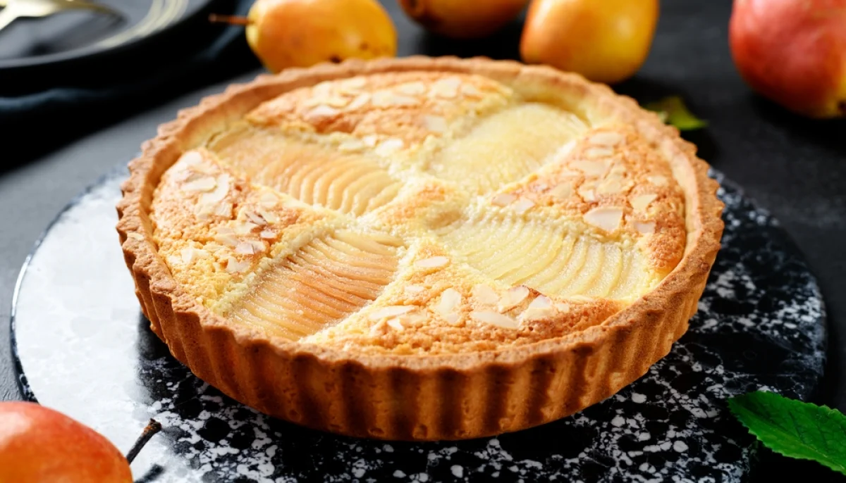 Tarte bourdaloue aux poires et crème d’amandes