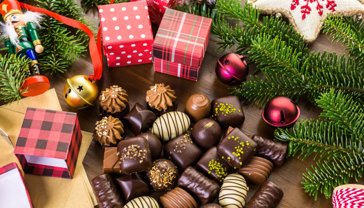 Comment choisir des papillotes de Noël de qualité : guide des saveurs et des chocolats à offrir