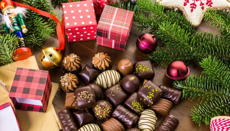 Comment choisir des papillotes de Noël de qualité : guide des saveurs et des chocolats à offrir