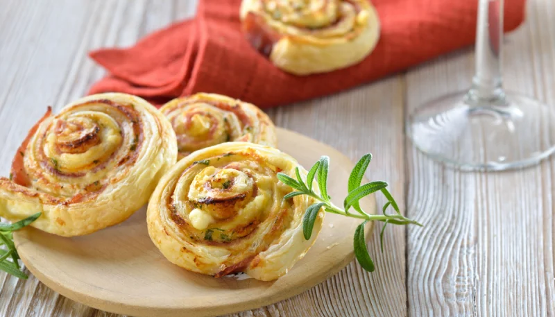 Feuilletés apéritifs au fromage et aux herbes