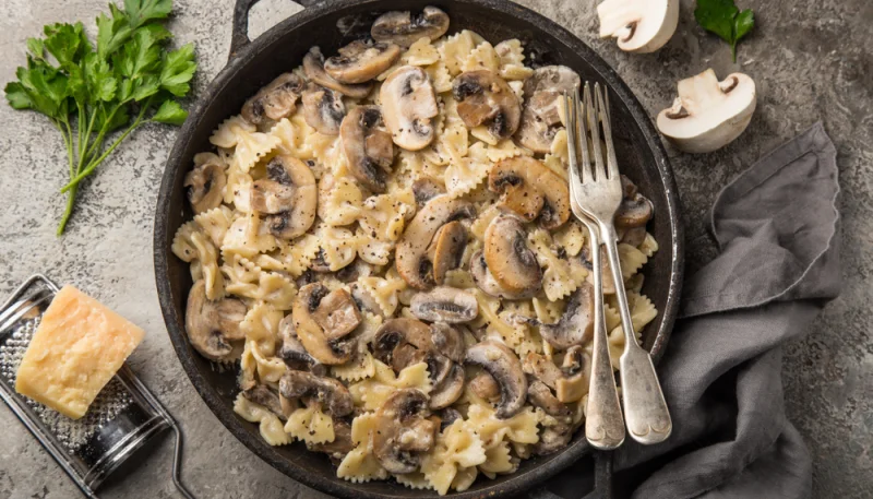 🍝Pâtes crémeuses aux champignons et ail rôti