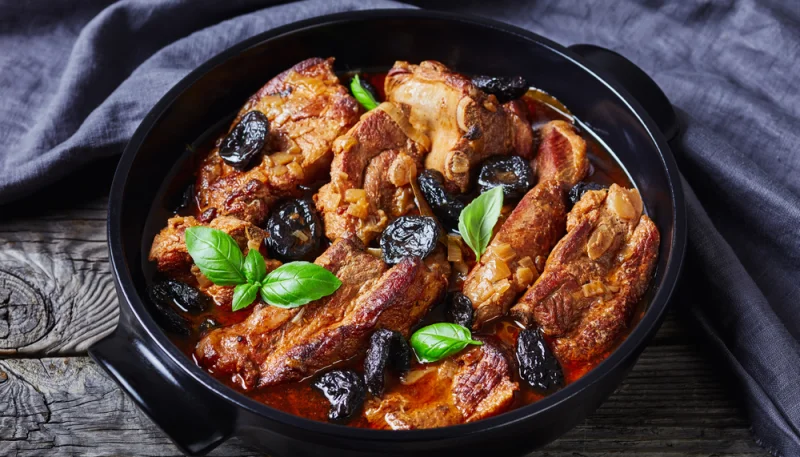 Sauté de porc aux pruneaux et au cidre