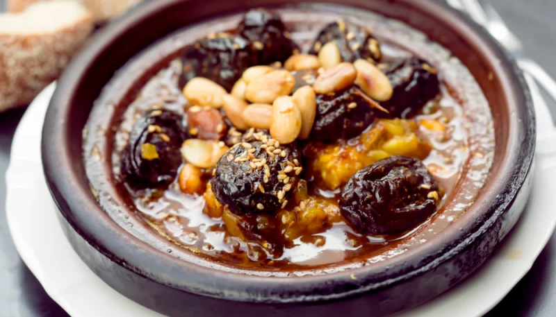 Tajine de poulet aux pruneaux et amandes