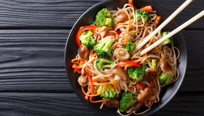 🍜 Wok de nouilles aux champignons et brocoli
