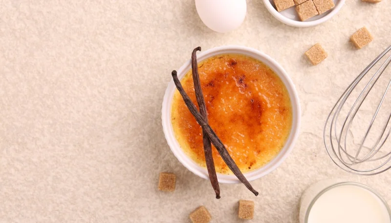 Crème aux œufs vanillée au four