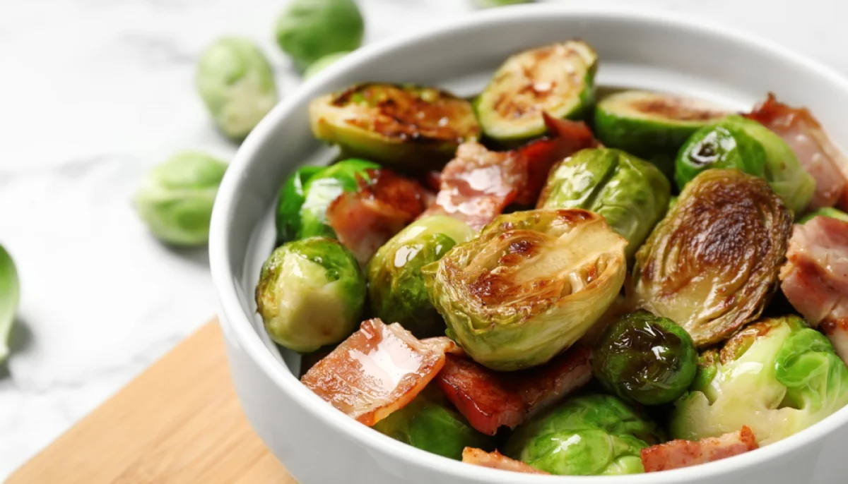 Poêlée de chou de Bruxelles au bacon et à l’ail