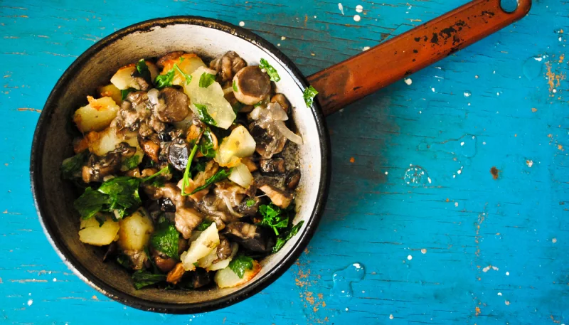 Poêlée de pommes de terre, champignons et persil