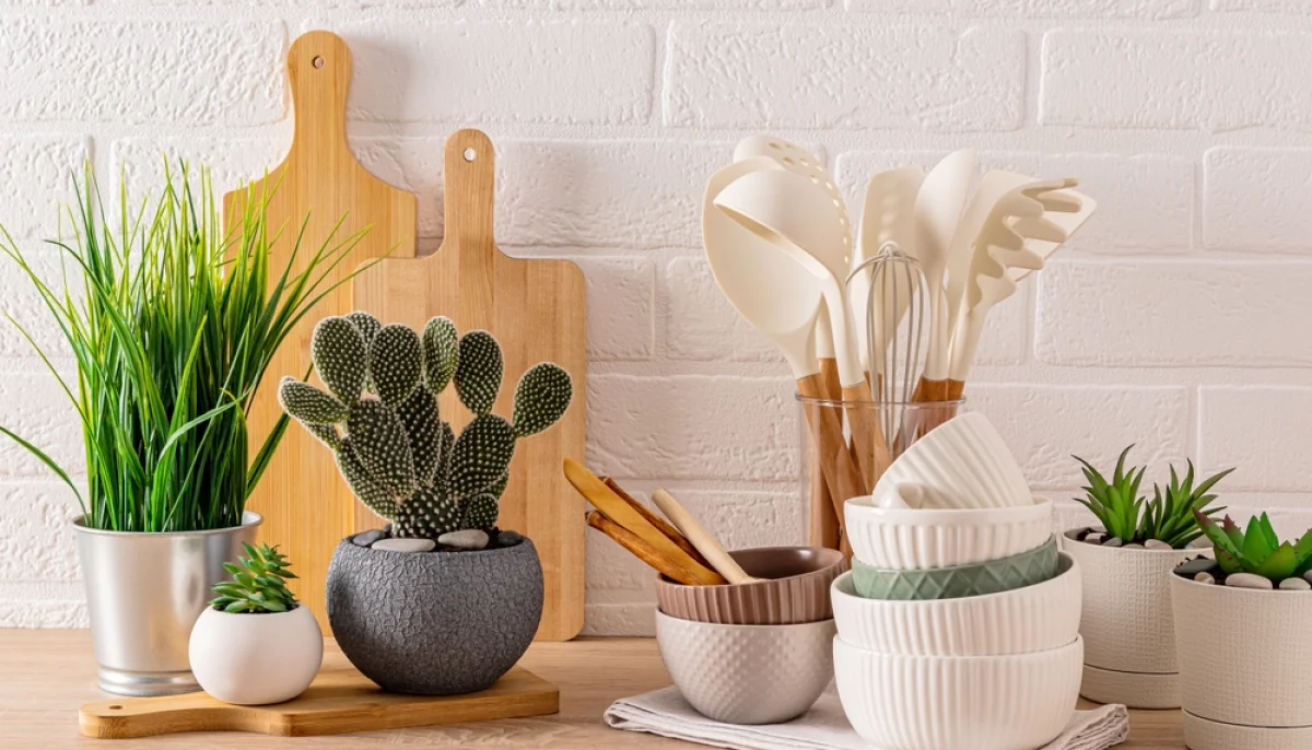 🥄 Les 15 ustensiles de cuisine indispensables : la liste complète pour cuisiner vite, bien et sans stress