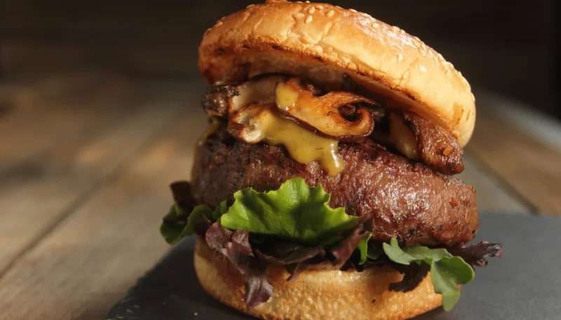 🍔Burger gourmet au bœuf, cheddar et champignons
