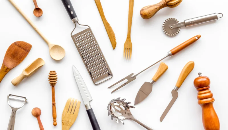 Les 15 ustensiles de cuisine qui semblent inutiles… mais qui changent vraiment la vie 🍳✨