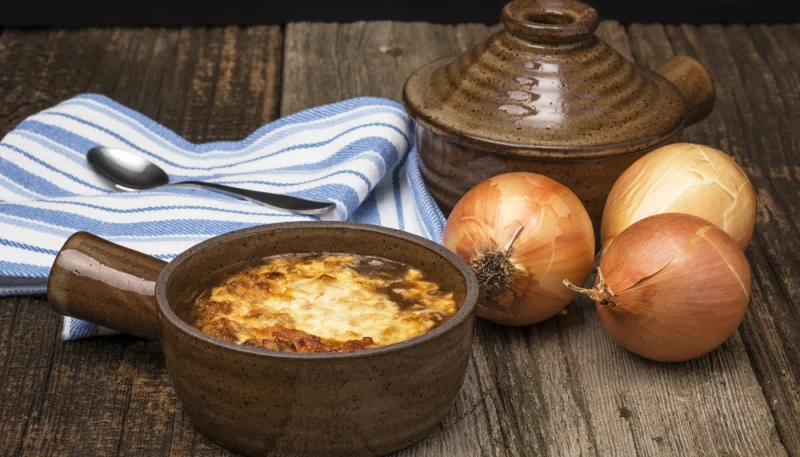 🧅Soupe à l’oignon gratinée facile